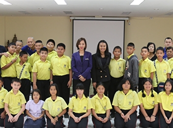 ILPC Provides English Training for Wat
Pracharabutham Community