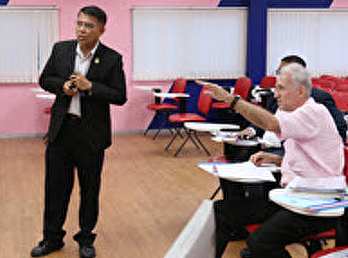 สสสร. เชิญ Mr.Jeffrey Dickie
เป็นวิทยากรพิเศษโครงการอบรมพัฒนาศักยภาพภาษาอังกฤษสำหรับนักศึกษาระดับบัณฑิตศึกษา