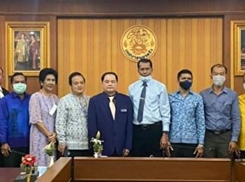 ILPC Moves Offers Project for English
Improvement for Trang Province